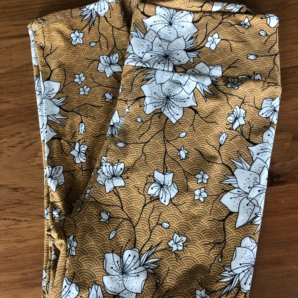 Simple Addiction capri legging, size s/m